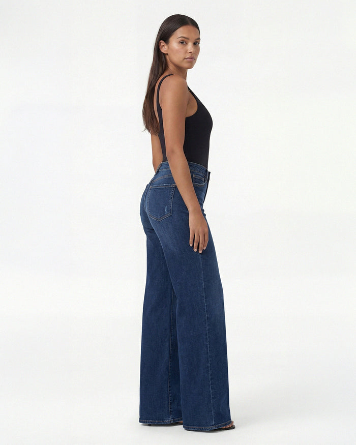 Blu scuro - modella